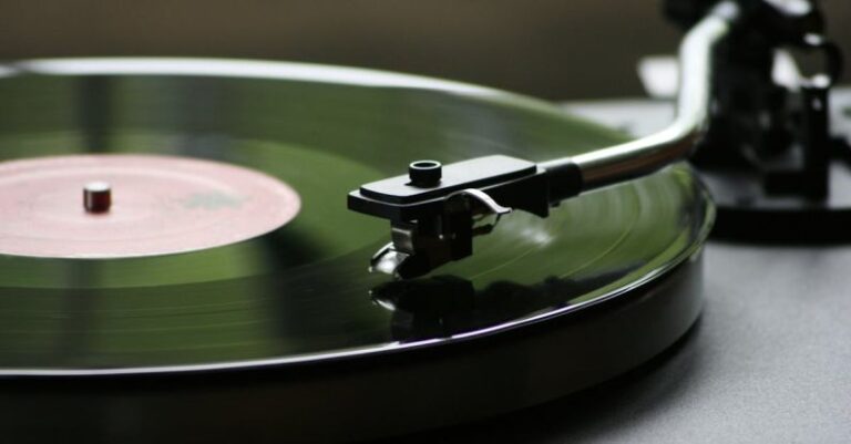 Turntable - Vinyl Record Playing