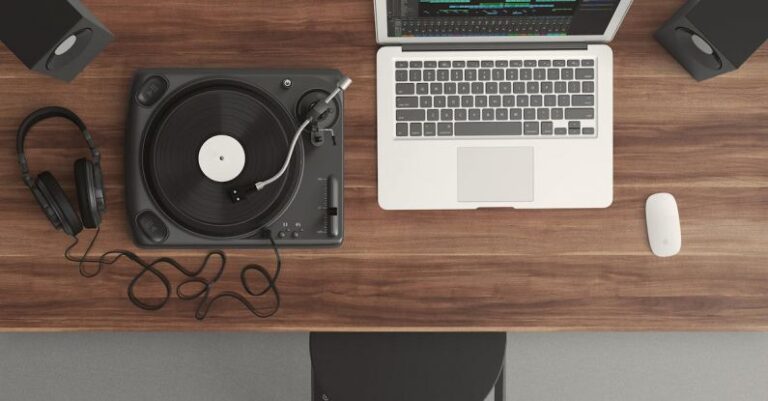 Turntable - Macbook White